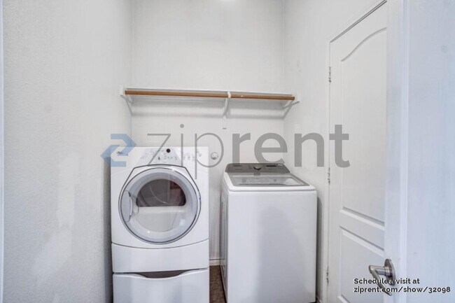 Building Photo - 1217 Charleston Ln