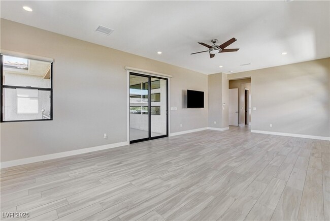 Building Photo - 64 Grey Feather Dr