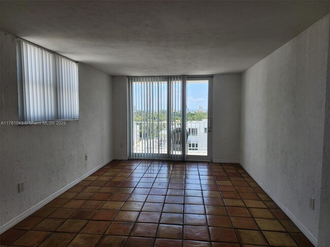 Building Photo - 1228 West Ave