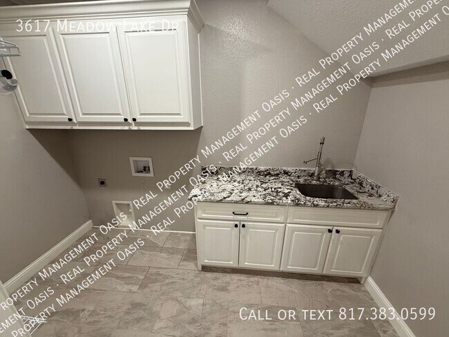 Building Photo - 3617 Meadow Lake Dr