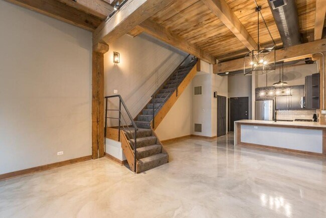 Building Photo - 1 bedroom in Chicago IL 60657