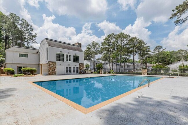 Building Photo - Affordable Living 20 Minutes from Everything Atlanta -2 Bedroom 2 1/2 Baths only $1300*