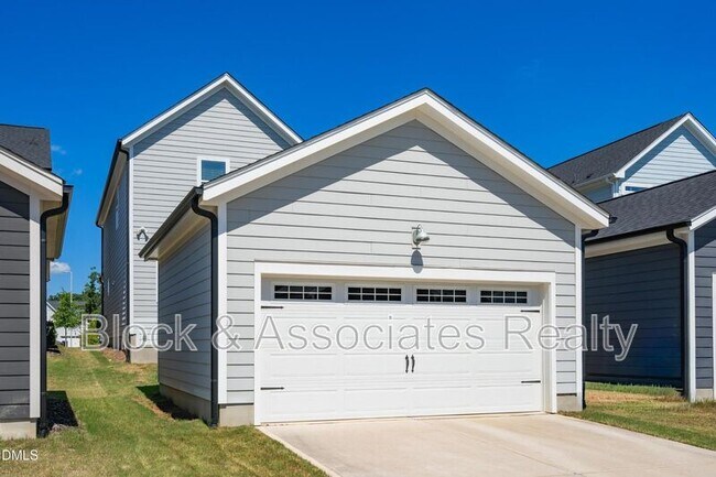 Building Photo - 682 Vine Pkwy