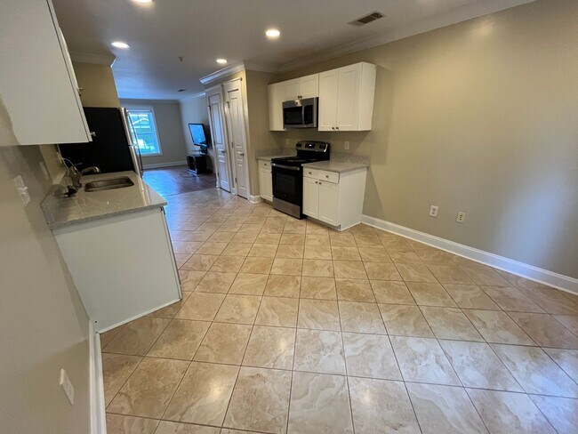 Building Photo - 14-1414 Jones