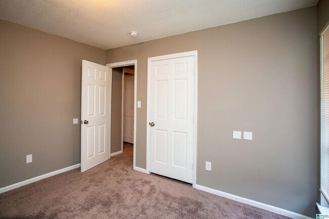 Building Photo - 1110 Croyden Cir