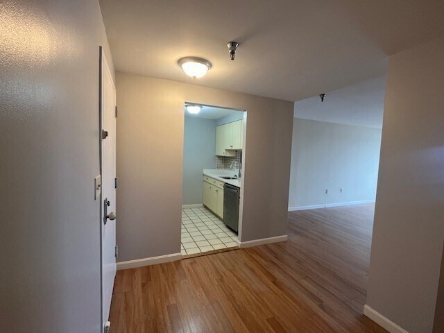 Building Photo - 750 Davol St