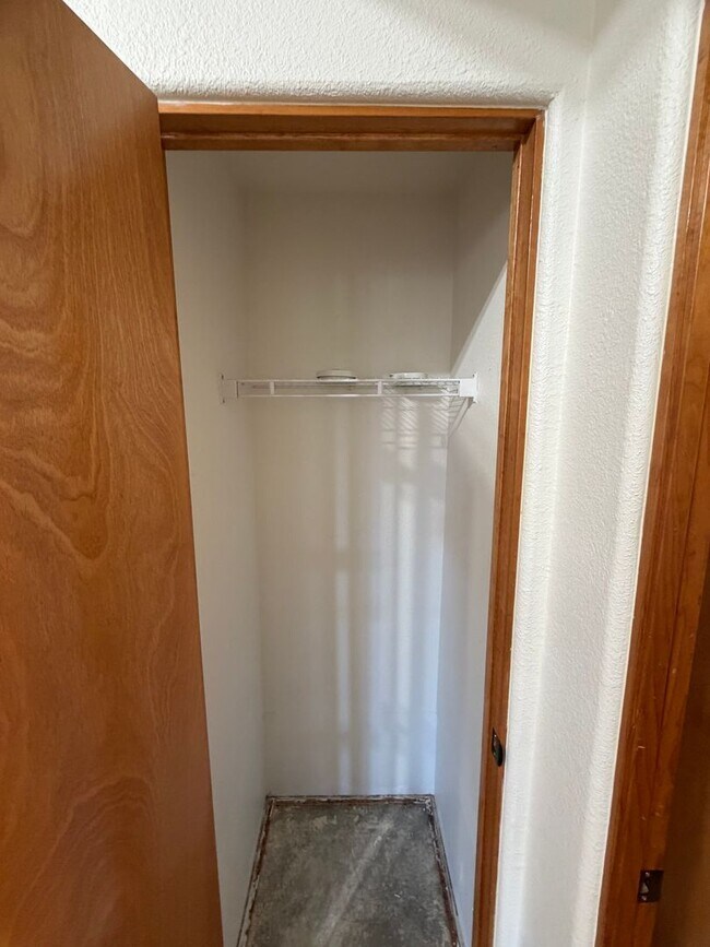 Building Photo - 3-Bedroom House!