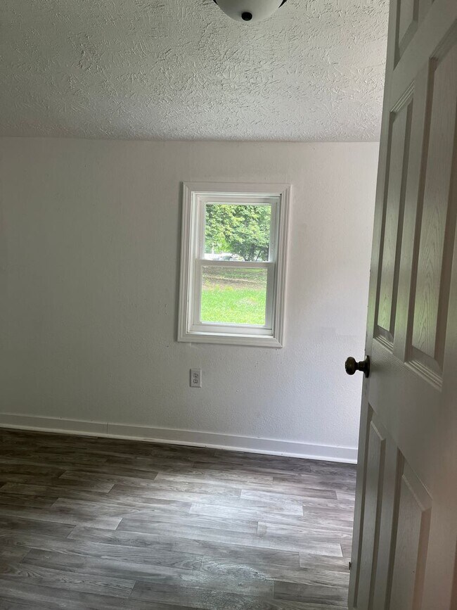 Building Photo - More Space, More Possibilities, More Room to Call Home!