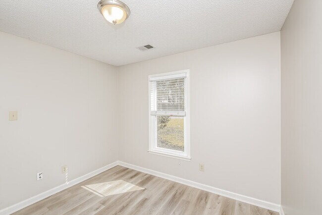 Building Photo - 8676 Tropicana Dr N