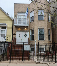 Building Photo - 2050 W Roscoe St