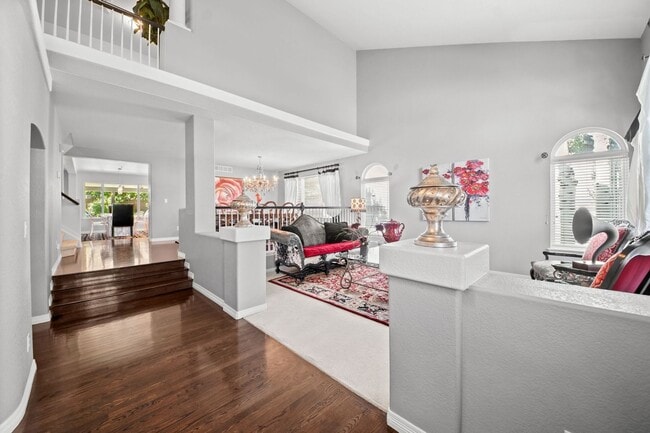 Building Photo - 2062 Hyacinth Rd