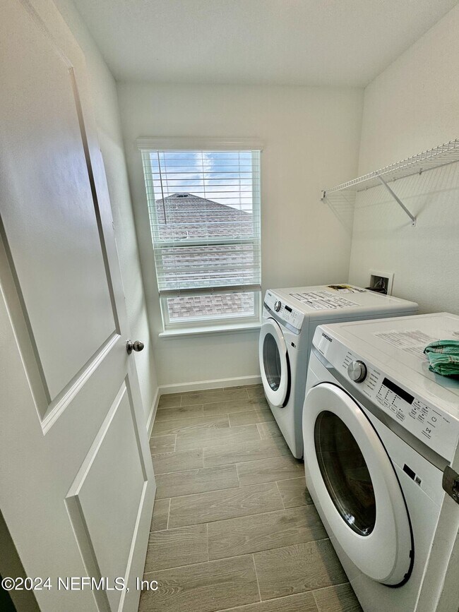 Building Photo - 9598 Giada Dr
