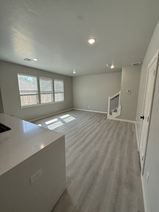 Building Photo - 2 Bedroom Townhouse in OKC