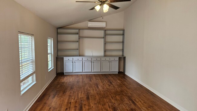 Building Photo - Move In Ready James Island Home off Fort J...