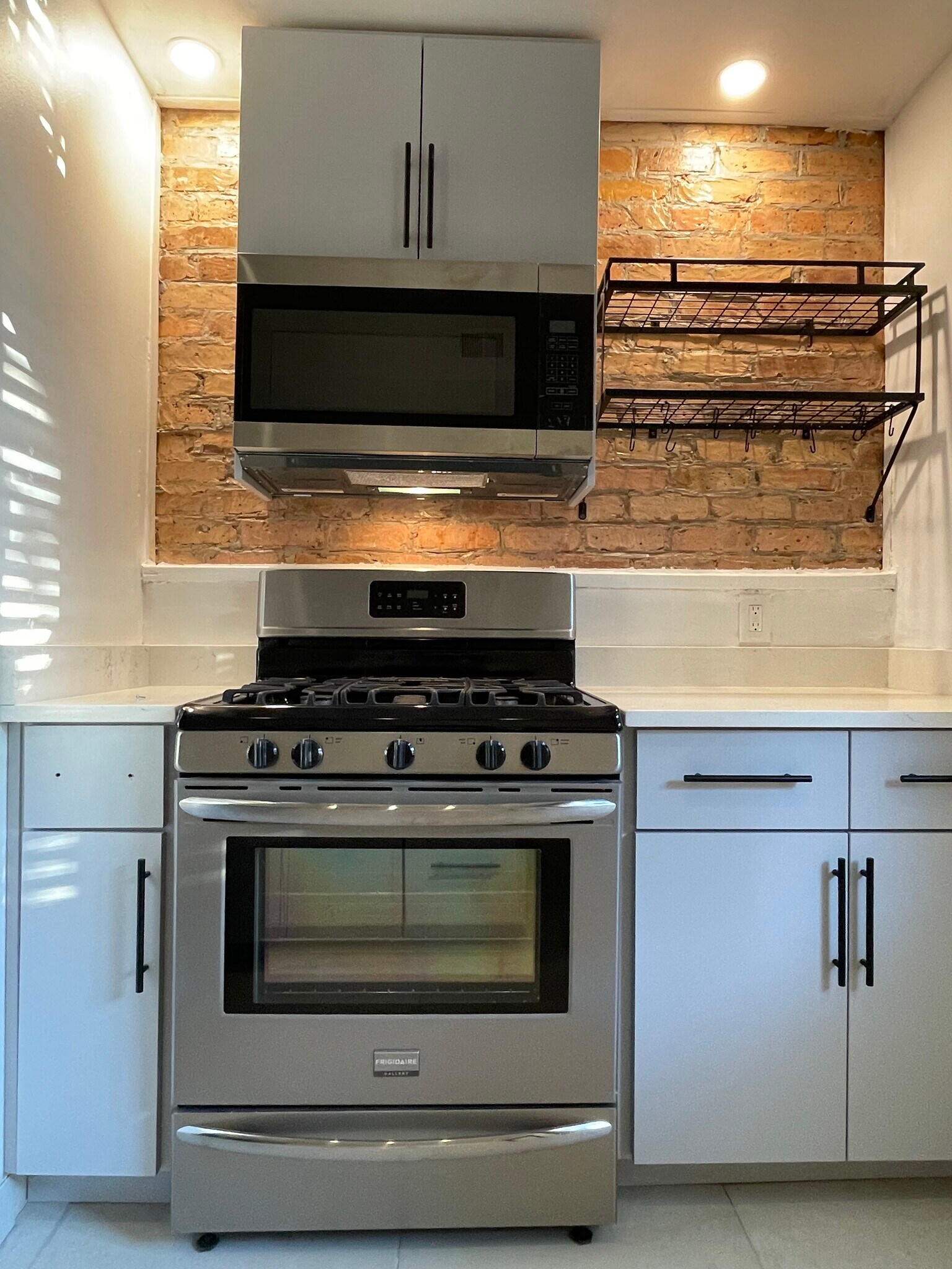 Building Photo - 7114 S Drexel Ave