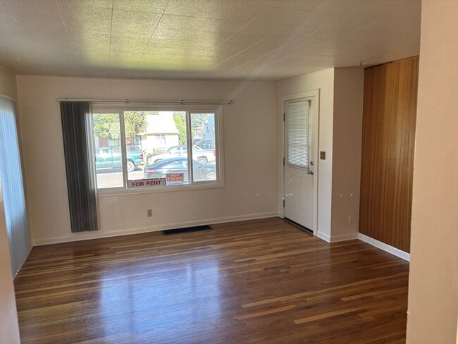 Living Room - 1823 N Nelson St