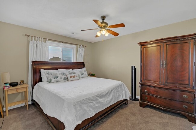 Building Photo - Call Sabrina at 757-767-0767 to schedule a tour!