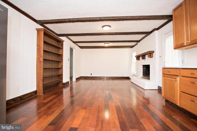 Building Photo - 115 Woodland Rd