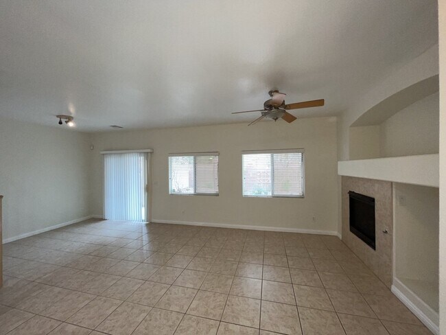 Building Photo - SPACIOUS 3-BEDROOM 2 1/2 BATH TOWNHOME IN GATED COMMUNITY