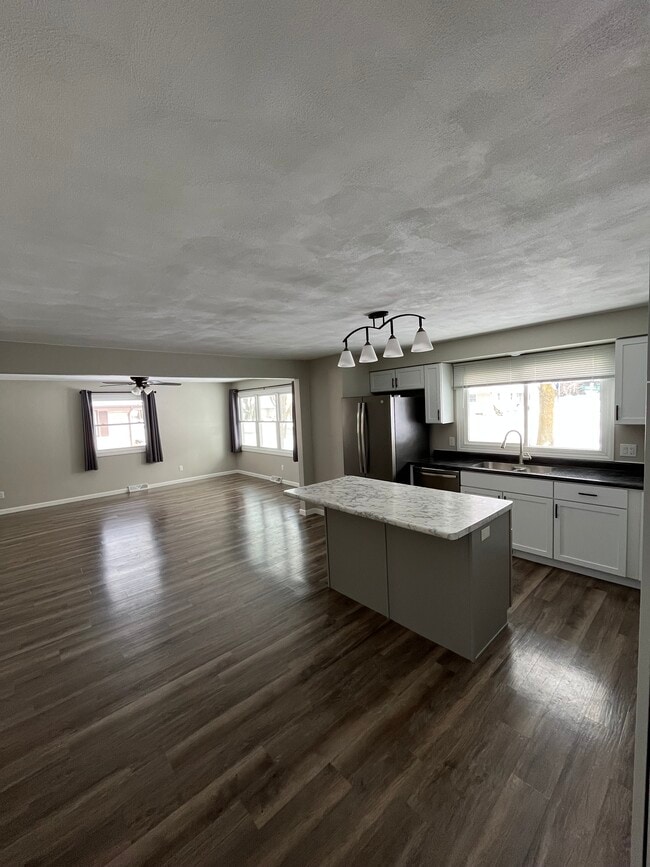 Building Photo - 509 S Matthias St