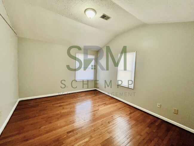 Building Photo - Spacious 3BR ranch in the Hazelwood neighborhood!