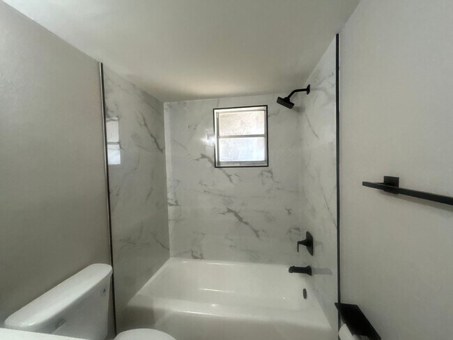 Building Photo - 1 Bedroom/1 Bathroom 1st Floor Condo at Gulf Harbors - AVAILABLE May 1st!