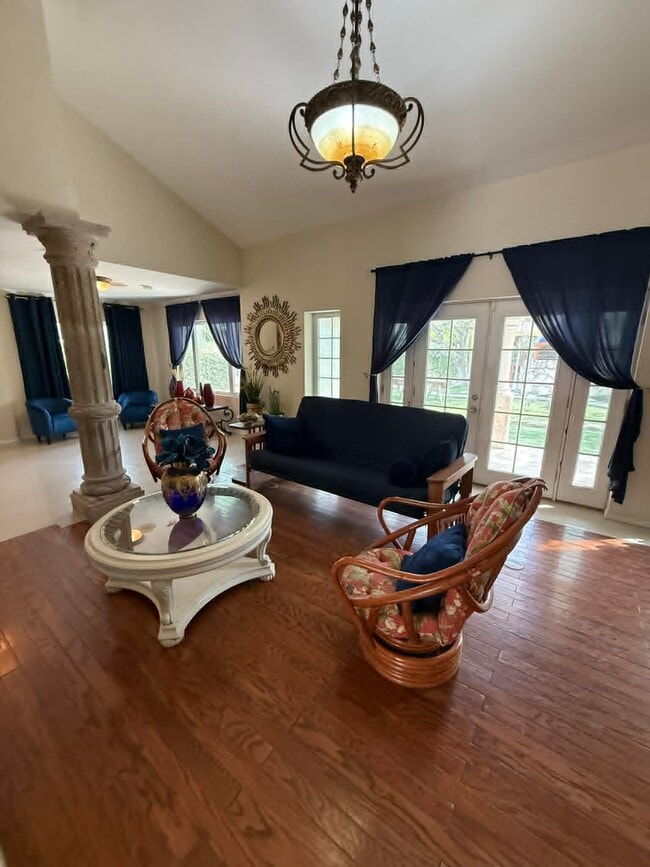 Building Photo - 3110 Jacaranda Dr