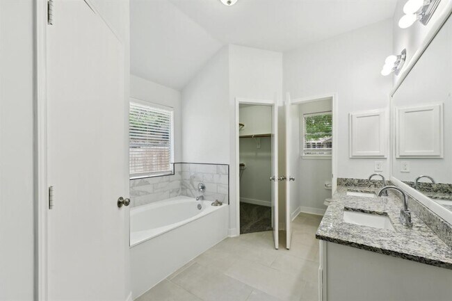Building Photo - 2707 Shawna Lyn Dr