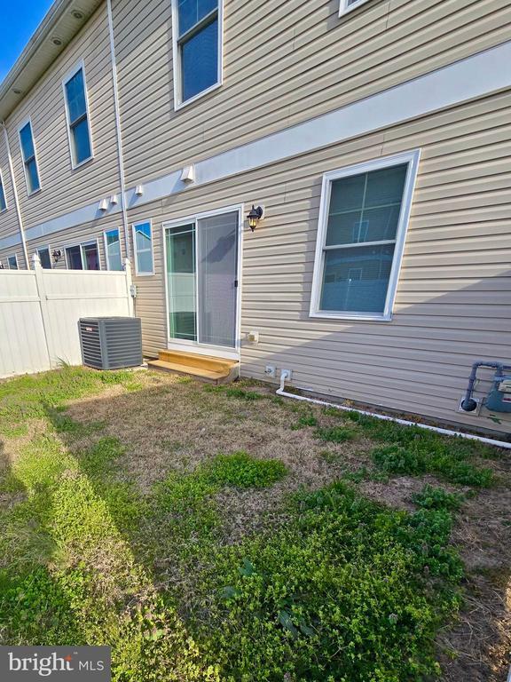 Building Photo - 23613 Linkside Dr