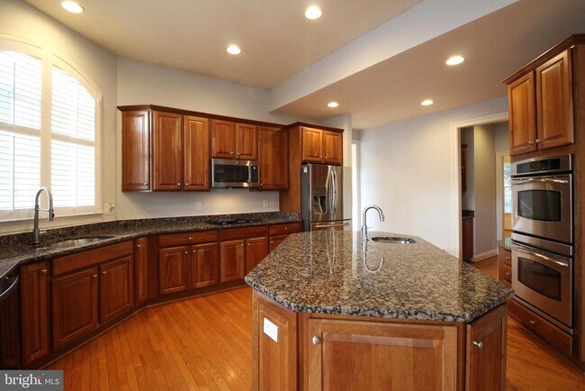 Building Photo - 44136 Riverpoint Dr
