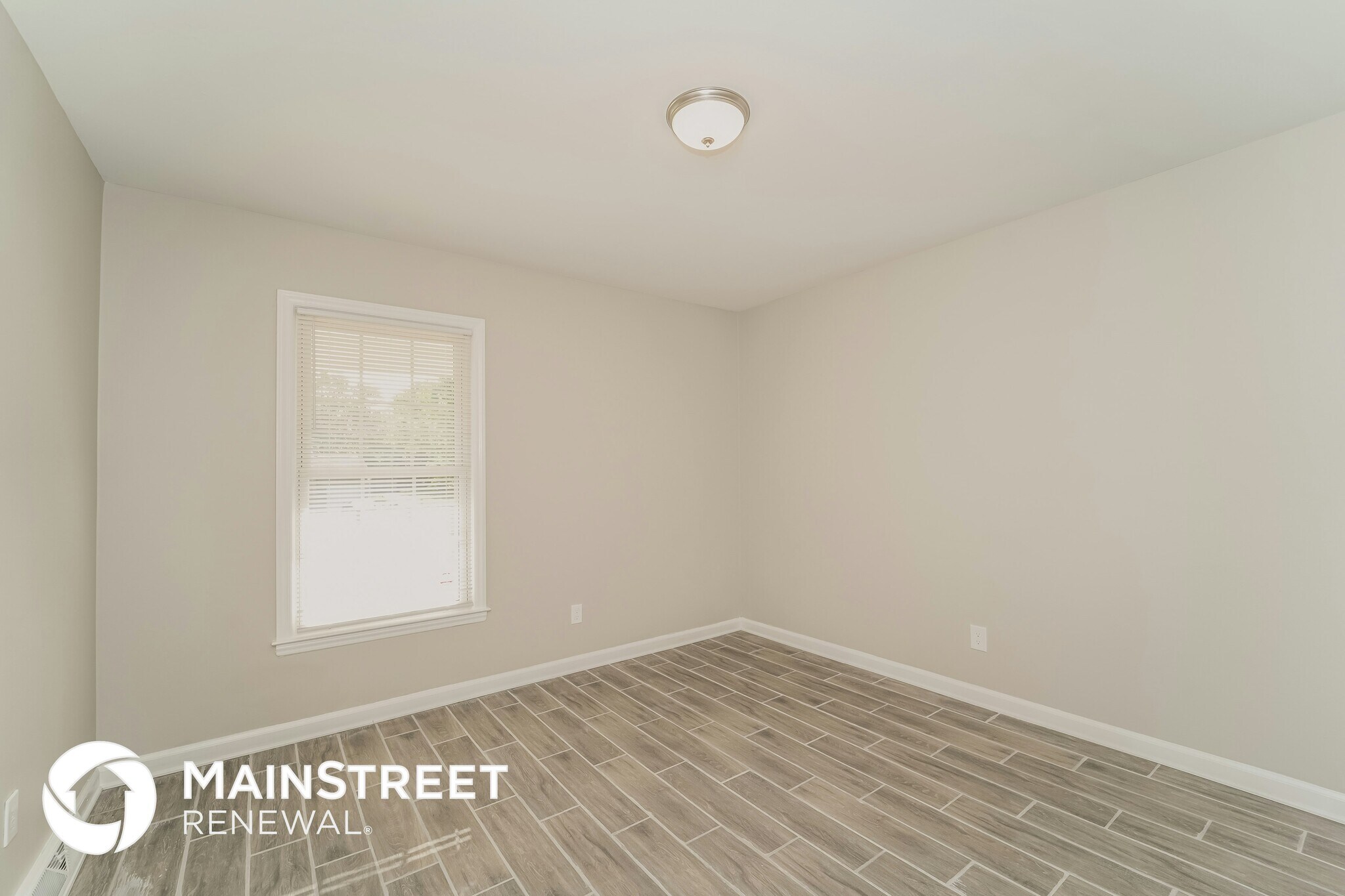 Building Photo - 5815 Mallard Dr S