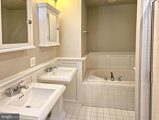 Building Photo - 12 S Regester St