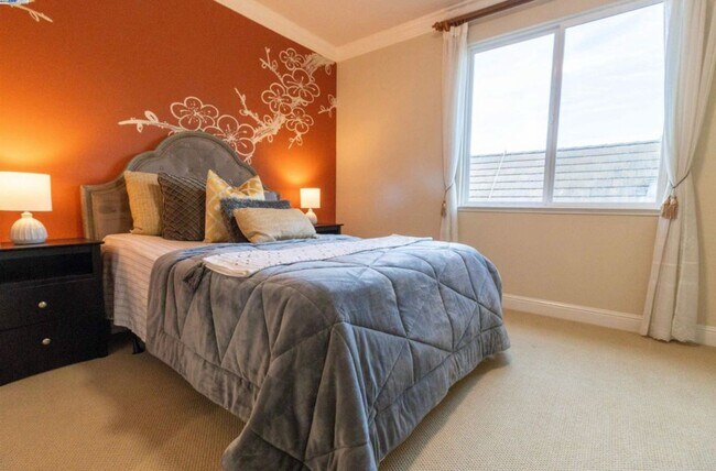 Building Photo - Pleasanton Ridge 5 bed/5 bath, Solar, Amen...