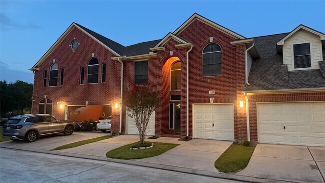 Building Photo - 1408 S Friendswood Dr