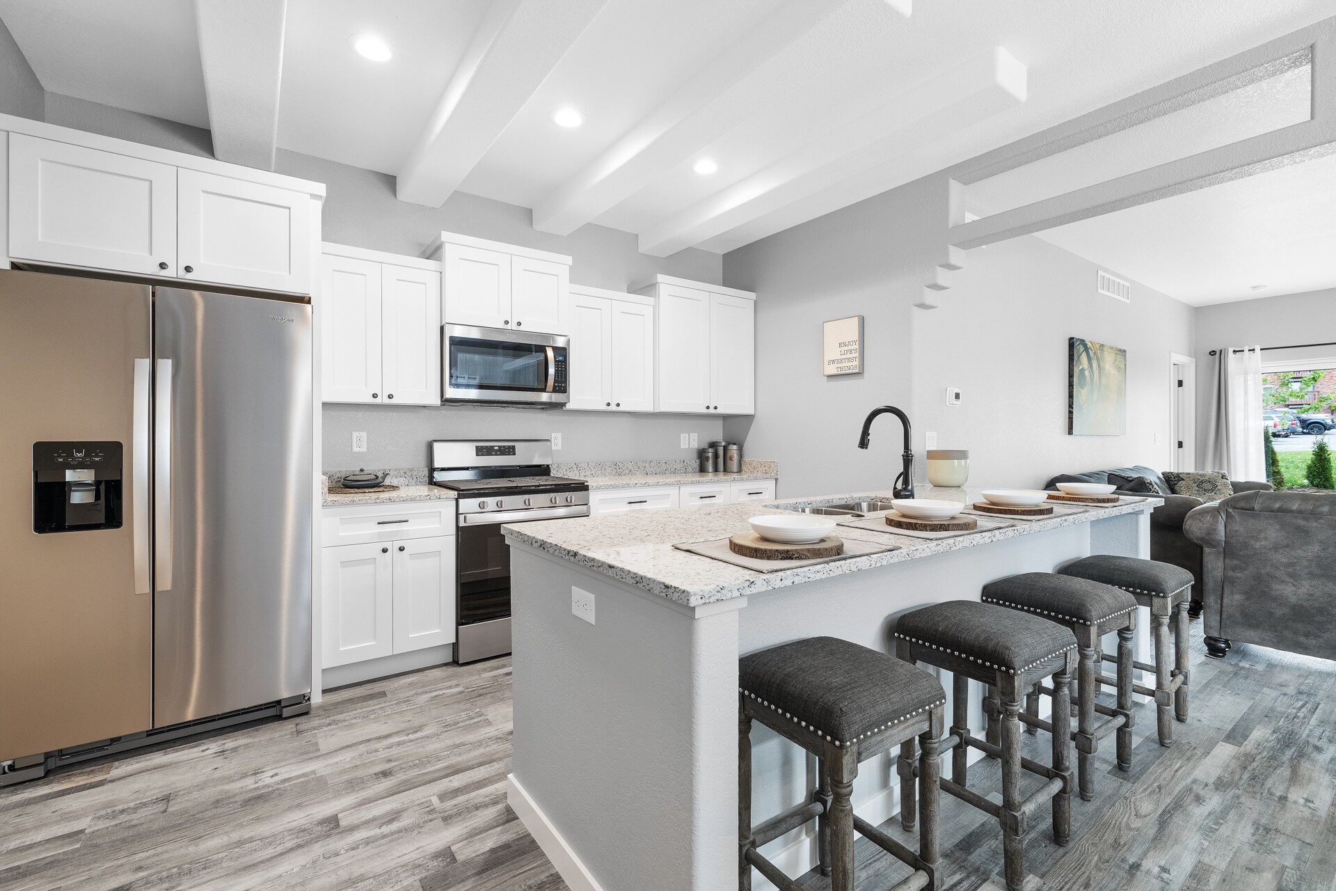 Building Photo - 1310 Daisy Dr