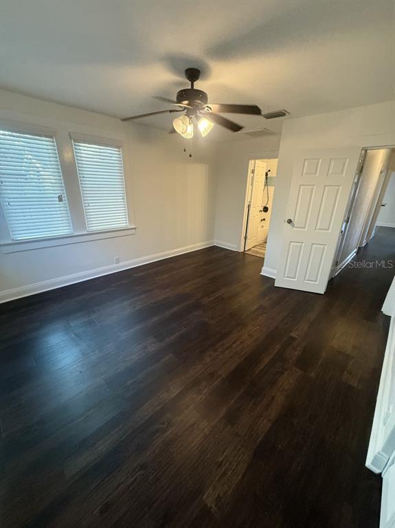 Building Photo - 320 W Lambright St