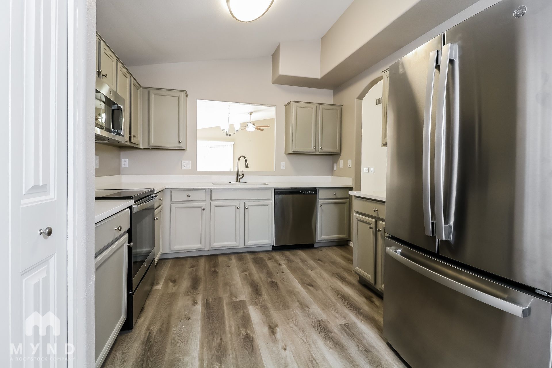 Building Photo - 2303 E Aire Libre Ave