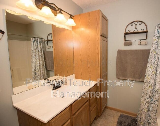 Building Photo - 1060 41st Ave W