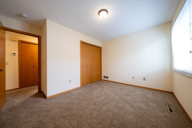 Building Photo - 407 Wood Way