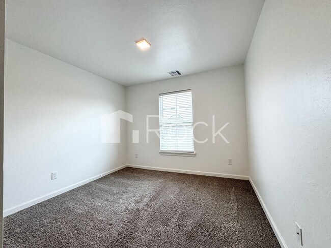 Building Photo - 1113 Magnolia Dr