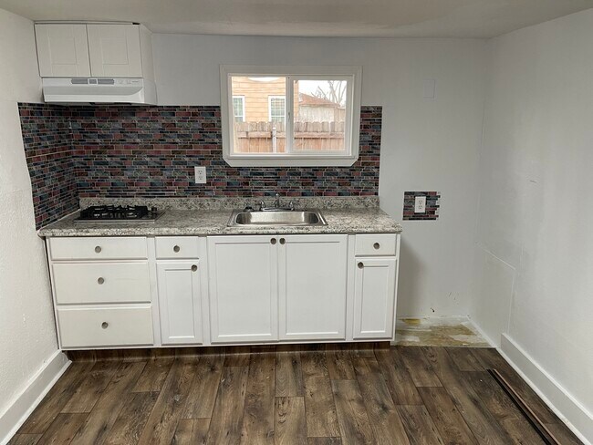 Building Photo - 311 W Malone Ave