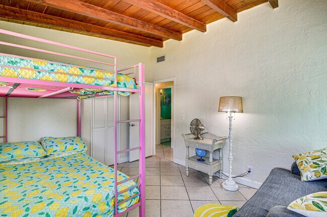 Building Photo - 103 Essex Dr