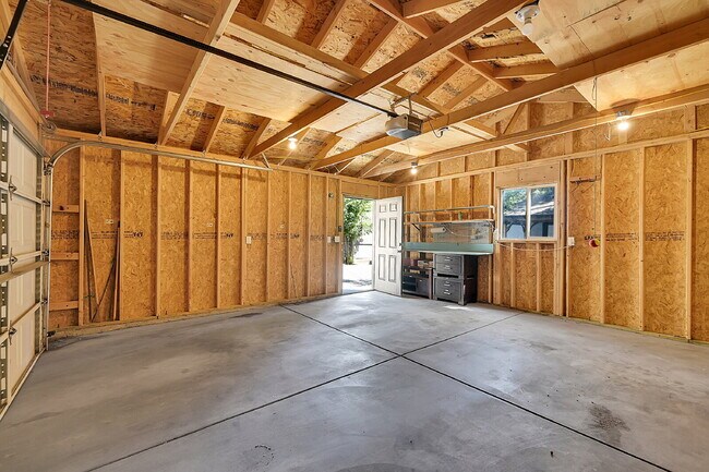 Building Photo - $2,225.00, 2-bed, 1-bath located in Denver.