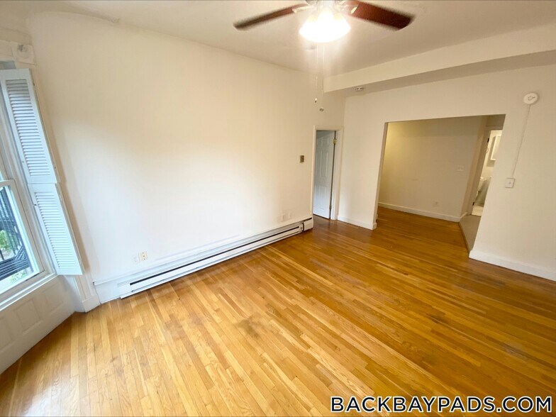 Building Photo - 529 Beacon St