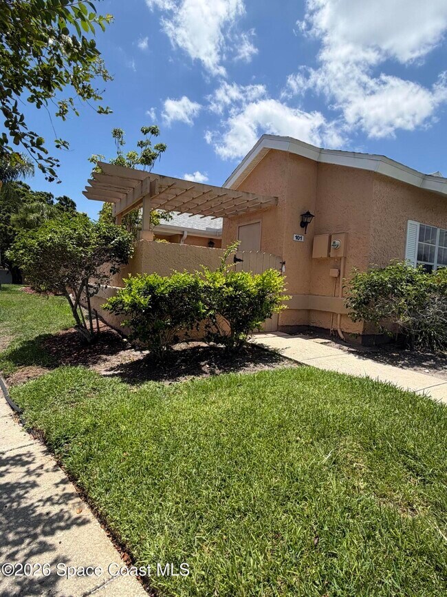 Building Photo - 1440 Malibu Cir NE