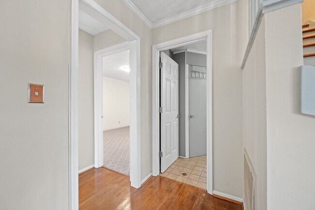 Building Photo - 3 Bedroom House in Forest