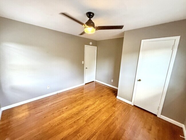 Building Photo - 5830 Walnut Grove Rd