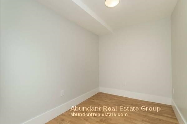 Building Photo - 123 Highland Ave