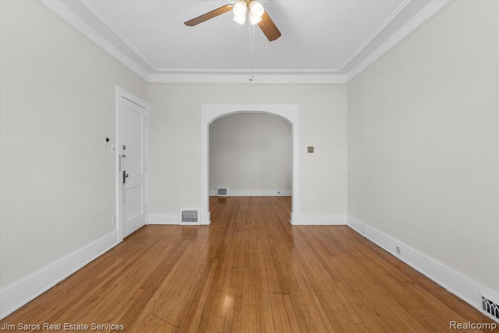 Building Photo - 981 Beaconsfield Ave