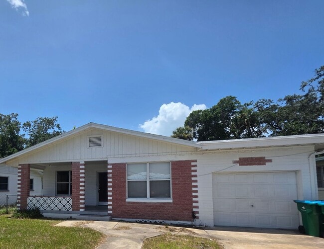 Primary Photo - 3 bedroom 2 Bath Single Family Home